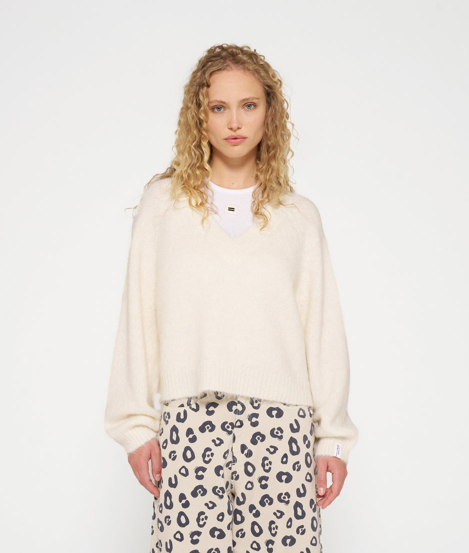 cropped v-neck sweater knit | light natural