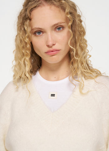 cropped v-neck sweater knit | light natural