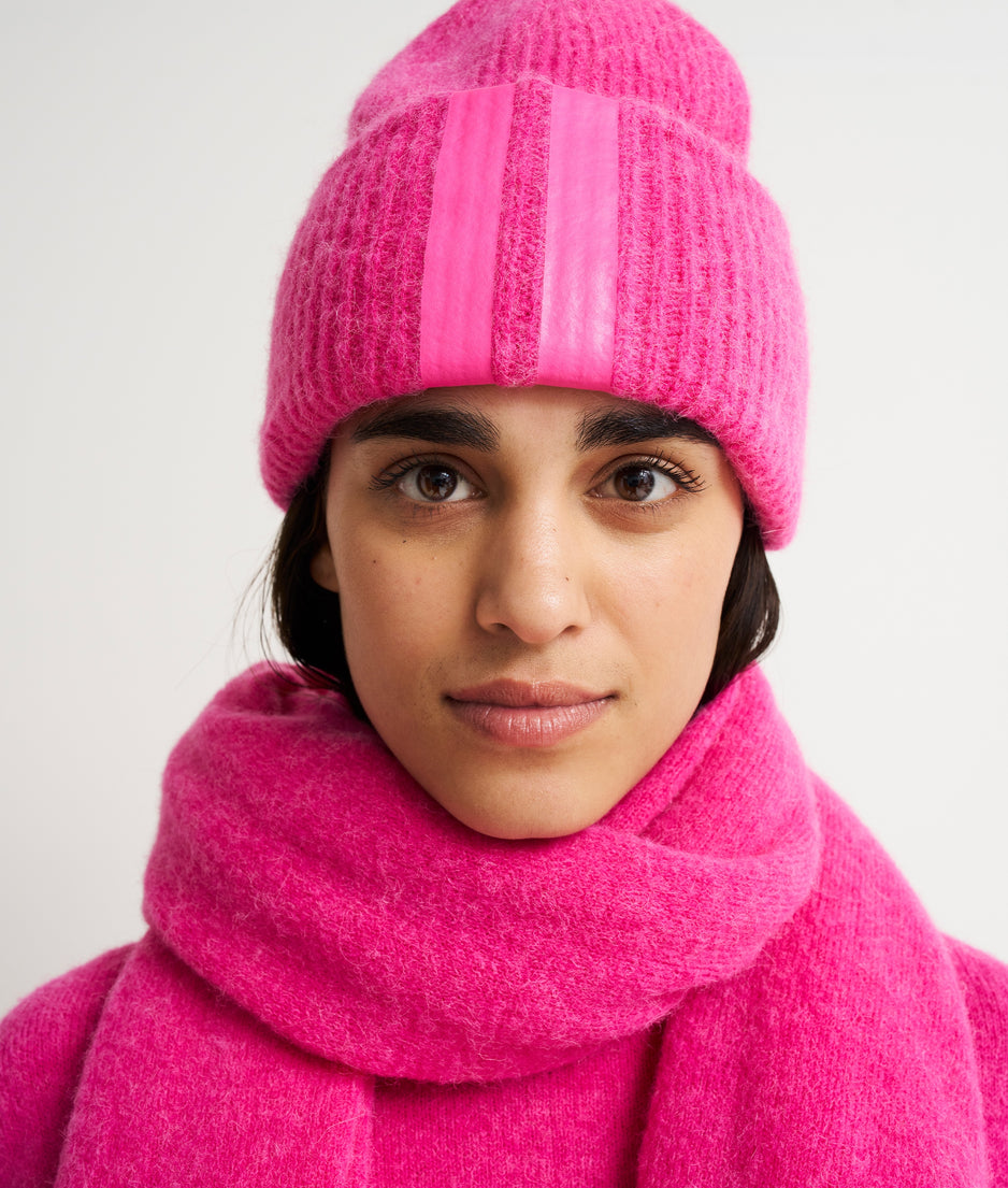 beanie soft knit | bright pink