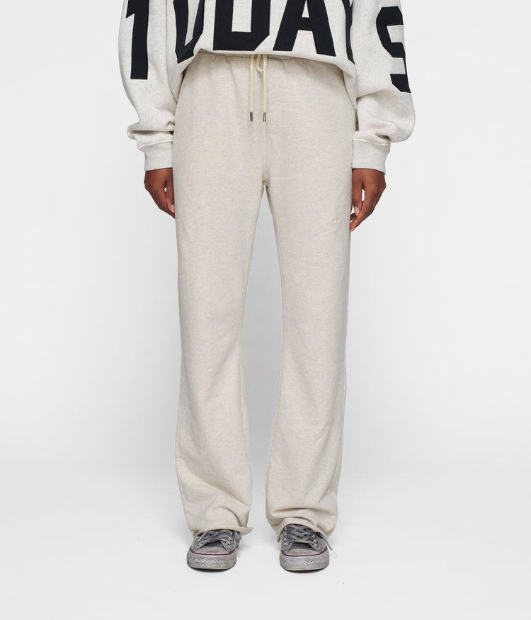 THE STRAIGHT JOGGER | soft white melee