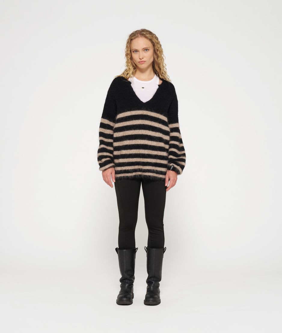 soft hairy sweater stripes | black/light latte