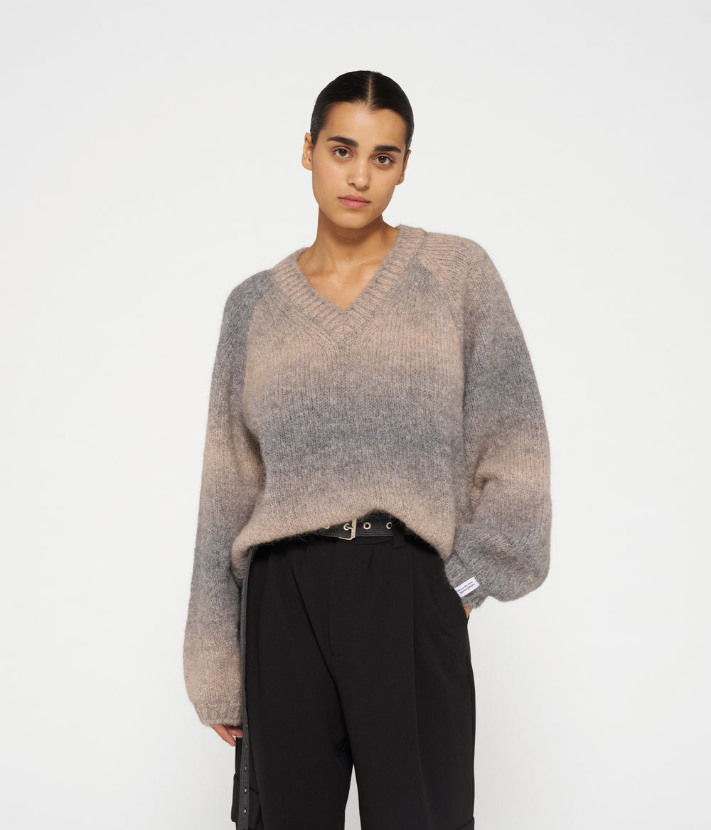 v-neck sweater gradient knit | antra melee