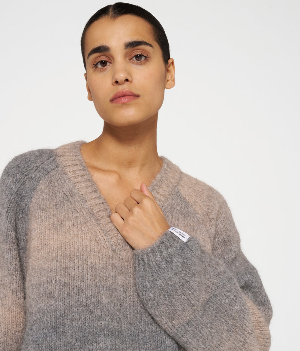 v-neck sweater gradient knit | antra melee